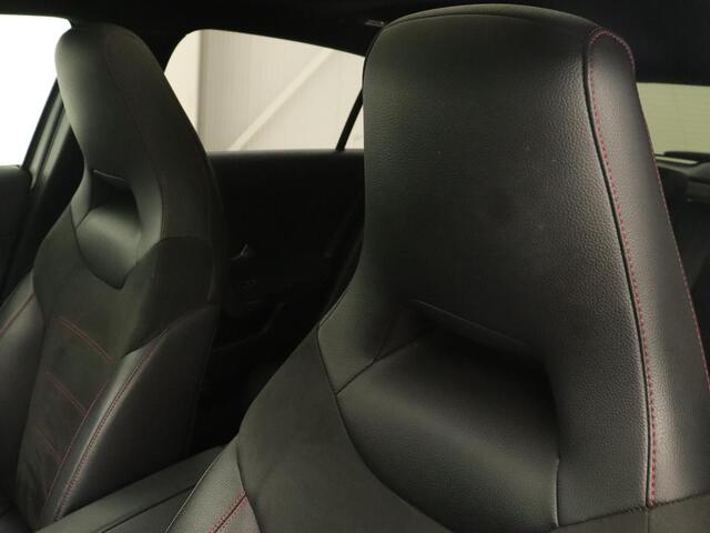 Mercedes-Benz A-KLASSE 180 Business Solution AMG | Panoramadak | Stoelverwarming | Leder/Alcantara | Camera | Navigatie | Widescreen | Designo Mountaingrijs Magno