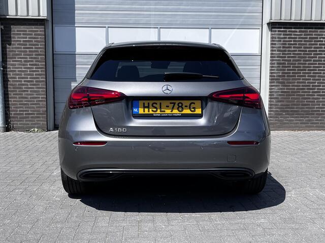 Mercedes-Benz A-KLASSE 180 Star Edition Luxury | Panoramadak | Night Pakket | Dodehoekassistent | Sfeerverlichting | Stoelverwarming | Parkeersensoren | Achteruitrijcamera | Elektrisch Inklapbare Buitenspiegels