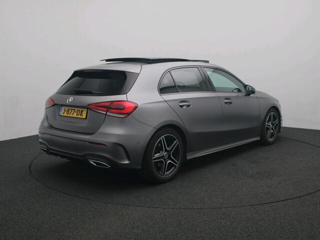 Mercedes-Benz A-KLASSE 160 AMG-line Handgeschakeld | Night Pakket | Panoramaschuifdak | Sfeerverlichting | Stoelverwarming | Parkeer pakket | Inclusief 24 maanden MB Certified garantie voor Europa.