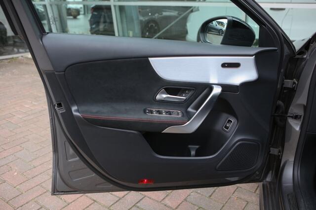 Mercedes-Benz A-KLASSE 180 Bns Sol. AMG | Pano |