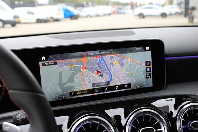 Mercedes-Benz A-KLASSE 180 AMG Camera | Sfeerverlichting | Night | Trekhaak | Augmented Reality | Stoelverwarming | LED | Widescreen