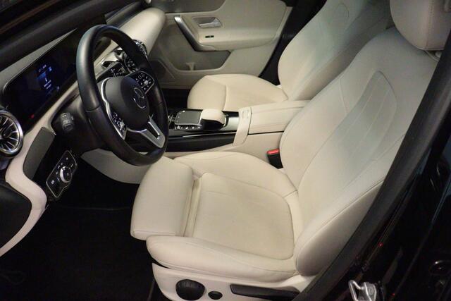 Mercedes-Benz A-KLASSE 180 Business Solution Luxury automaat | NAVI | CAMERA + PDC | LEER | WIDE-SCREEN | AMBIENT-LIGHT |