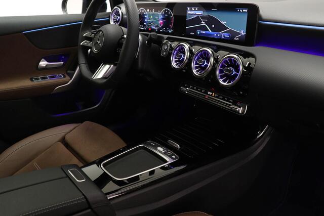 Mercedes-Benz A-KLASSE 180 Star Edition AMG Line | MATRIX LED | PANORAMADAK | HALF LEDER