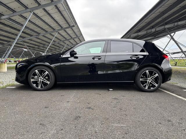 Mercedes-Benz A-KLASSE 180 Star Edition Luxury Line | Night | Distronic | Dodehoek assistent | Apple Carplay | Sfeerverlichting |