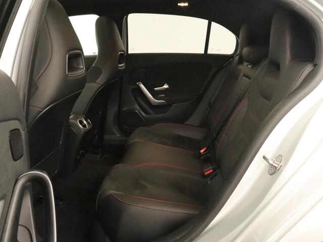 Mercedes-Benz A-KLASSE 250e Business Solution AMG | Panoramadak | Stoelverwarming | Memory | Keyless | Leder/Alcantara | Matrix LED | Side Assist | Sfeerverlichting | Widescreen | PHEV | Plug In