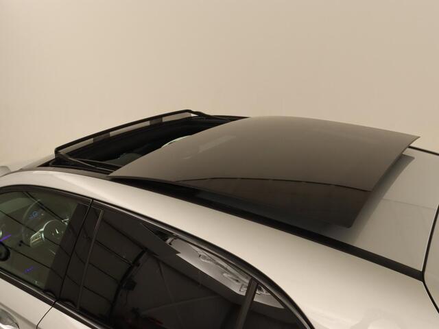 Mercedes-Benz A-KLASSE 250e Business Solution AMG | Panoramadak | Stoelverwarming | Memory | Keyless | Leder/Alcantara | Matrix LED | Side Assist | Sfeerverlichting | Widescreen | PHEV | Plug In