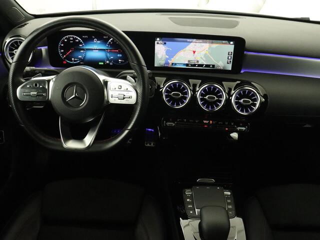Mercedes-Benz A-KLASSE 250e Business Solution AMG | Panoramadak | Stoelverwarming | Memory | Keyless | Leder/Alcantara | Matrix LED | Side Assist | Sfeerverlichting | Widescreen | PHEV | Plug In