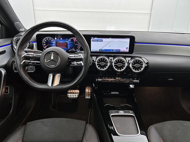 Mercedes-Benz A-KLASSE 250 e AMG Limousine | Panorama Schuif/kanteldak | Night Pakket | Stuurverwarming| Stoelverwarming | | Sfeerverlichting | Spiegel Pakket | Parkeer Pakket Inclusief 24 maanden MB Certified garantie voor Europa.