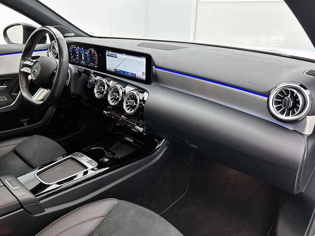 Mercedes-Benz A-KLASSE 250 e AMG Limousine | Panorama Schuif/kanteldak | Night Pakket | Stuurverwarming| Stoelverwarming | | Sfeerverlichting | Spiegel Pakket | Parkeer Pakket Inclusief 24 maanden MB Certified garantie voor Europa.