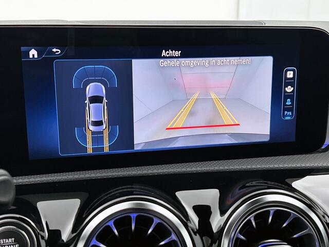 Mercedes-Benz A-KLASSE 250 e AMG Limousine | Panorama Schuif/kanteldak | Night Pakket | Stuurverwarming| Stoelverwarming | | Sfeerverlichting | Spiegel Pakket | Parkeer Pakket Inclusief 24 maanden MB Certified garantie voor Europa.