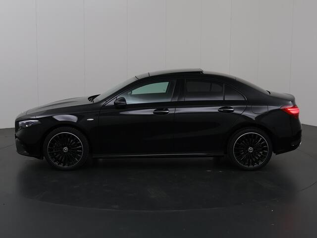 Mercedes-Benz A-KLASSE 250 e Limousine Business Solution AMG | Night | Panoramadak | Sfeerverlichting | 360 camera | 19" multispaaks |