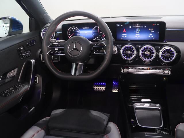 Mercedes-Benz A-KLASSE 250 e Star Edition AMG Line | AMG Line Plus | Panoramaschuifdak | Head-up display | Multibeam LED | Elektrisch voorstoelen met geheugen |