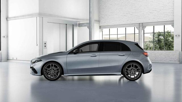 Mercedes-Benz A-KLASSE 180 Business Solution AMG | Panoramaschuifdak | AMG Line Plus pakket | 19"AMG-velgen | Head-up display | Dodehoekassistent |