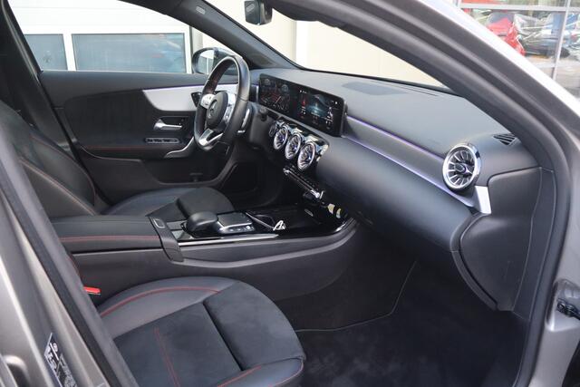 Mercedes-Benz A-KLASSE 200 Business Solution AMG NL- Auto!! Adap.Cruise I Sfeer-Verl. I Matrix Koplampen
