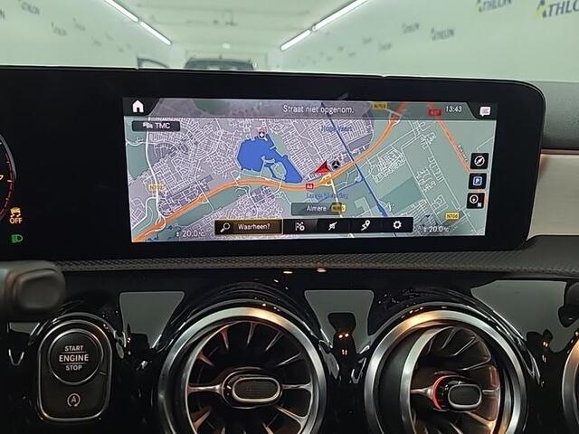 Mercedes-Benz A-KLASSE 180 Aut. Business Sol. AMG | Trekhaak | Navi | Camera | Sfeer Verlichting |