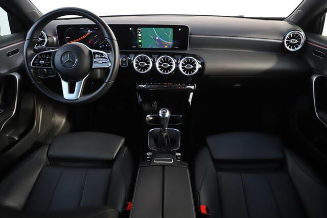 Mercedes-Benz A-KLASSE 160 Business Solution Luxury Lederen Sportstoelen Sfeerverlichting Widescreen 17 inch LMV Navigatie Carplay Achteruitrijcamera Full LED
