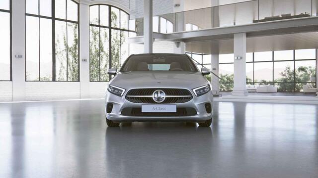 Mercedes-Benz A-KLASSE 180 Business Solution Luxury | Panoramadak | Memory | Multibeam | Keyless | Distronic |