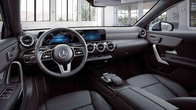 Mercedes-Benz A-KLASSE 180 Business Solution Luxury | Panoramadak | Memory | Multibeam | Keyless | Distronic |