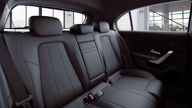 Mercedes-Benz A-KLASSE 180 Business Solution Luxury | Panoramadak | Memory | Multibeam | Keyless | Distronic |