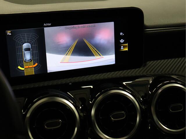 Mercedes-Benz A-KLASSE 180 Business Solution [SCHUIFKANTELDAK, CRUISE CONTROL, CAMERA, PDC 360, APPLE CARPLAY, ANDROID AUTO, STOELVERWARMING, NIEUWSTAAT]