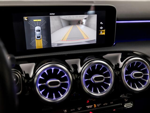 Mercedes-Benz A-KLASSE 200 Premium Plus AMG Automaat 164Pk (APPLE CARPLAY, PANORAMADAK, BURMESTER, SFEERVERLICHTING, STOELVERWARMING, CAMERA, SPORTSTOELEN, NIEUWE APK, NIEUWSTAAT)