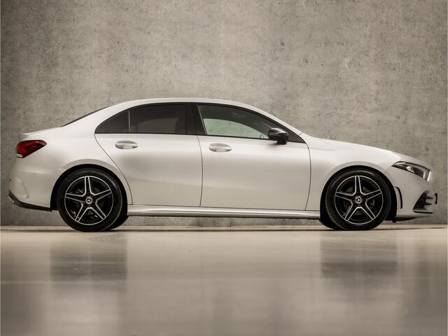 Mercedes-Benz A-KLASSE 200 AMG Sport Automaat 164Pk (GROOT NAVI, APPLE CARPLAY, CAMERA, STOELVERWARMING, CLIMATE, SPORTSTOELEN, NIEWE APK, NIEUWSTAAT)