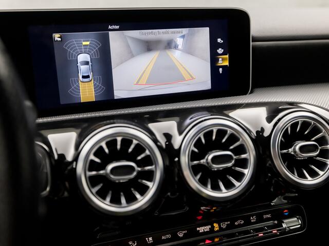Mercedes-Benz A-KLASSE 200 AMG Sport Automaat 164Pk (GROOT NAVI, APPLE CARPLAY, CAMERA, STOELVERWARMING, CLIMATE, SPORTSTOELEN, NIEWE APK, NIEUWSTAAT)