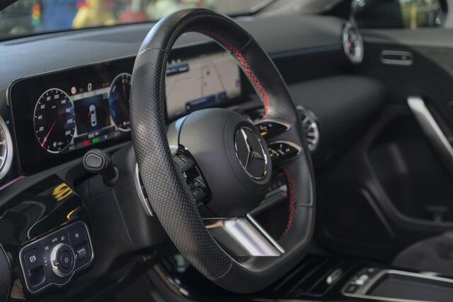 Mercedes-Benz A-KLASSE A250e AMG 218pk Hybrid Panoramadak Night pakket Widescreen Sfeerverlichting 19" LMV NLauto