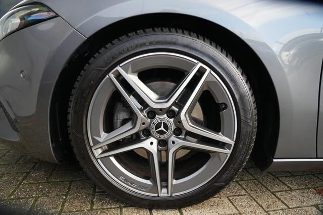 Mercedes-Benz A-KLASSE 200 Business Solution AMG 164pk Navigatie/Stoelverwarming/Camera