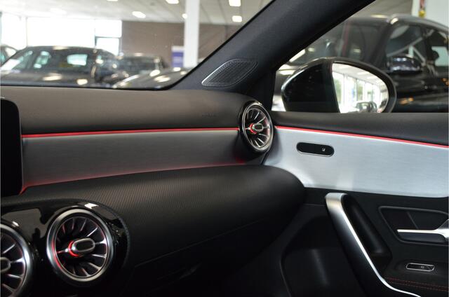 Mercedes-Benz A-KLASSE 250 e Business Solution AMG Sfeerverlichting | Widescreen | Carplay | Stoelverwarming | Night pakket