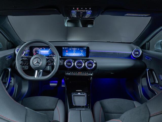 Mercedes-Benz A-KLASSE Hatchback 250 e Business Solution AMG Panorama dak