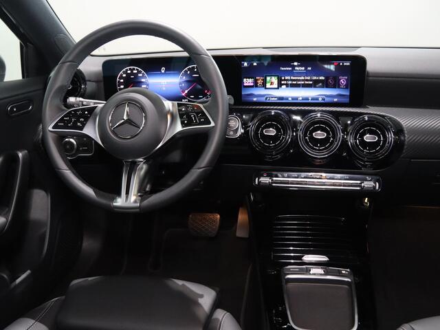 Mercedes-Benz A-KLASSE 180 Star Edition | Voorstoelen verwarmd | Achteruitrijcamera | LED-koplampen