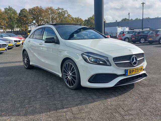 Mercedes-Benz A-KLASSE 180 122pk AMG Sport Edition | Origineel NL | Navi | Cruise | Led Koplampen | Panorama Schuifdak | Leder+Alcantara | Bluetooth Carkit+Streaming | Licht+Regensensor | Privacy Glass | 18''lm