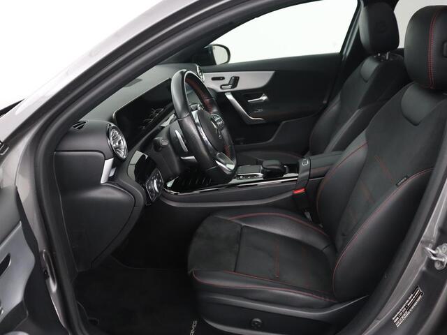 Mercedes-Benz A-KLASSE 180 AMG | Panoramadak | Matrix LED | Sfeerverlichting | Keyless | Camera | Carplay | Leder/Alcantara | Memory | Keyless | Widescreen |