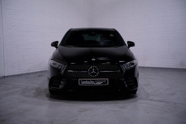 Mercedes-Benz A-KLASSE 180 Business Solution AMG NAP 1e eigen. led-verlichting v+a navi PDC v=a ambiente verlichting camera private-glas trekhaak wegklapbaar schakelflippers 18"LMV