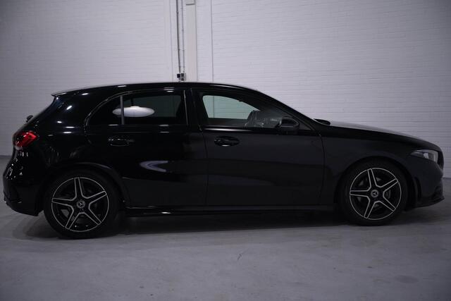 Mercedes-Benz A-KLASSE 180 Business Solution AMG NAP 1e eigen. led-verlichting v+a navi PDC v=a ambiente verlichting camera private-glas trekhaak wegklapbaar schakelflippers 18"LMV