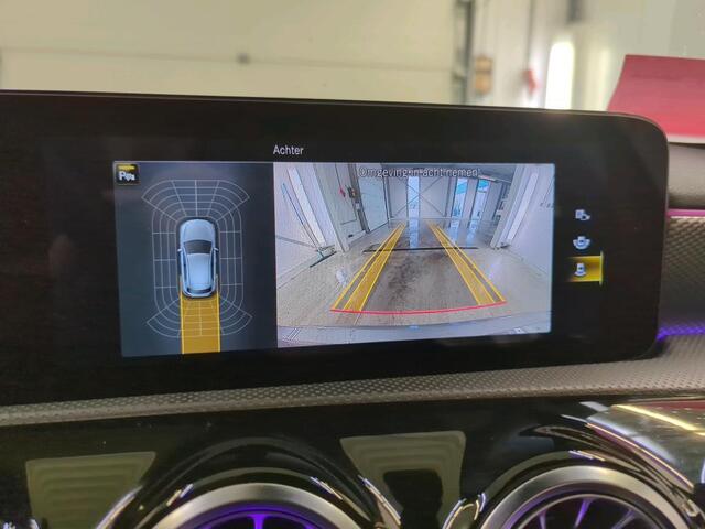 Mercedes-Benz A-KLASSE 160 Business Solution Luxury Navigatie Apple Carplay/Android Auto Camera Parkeersensoren Cruise Control Stoelverwarming Virtual Cockpit Lichtmetalen velgen Climate Control