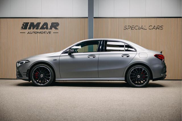 Mercedes-Benz A-KLASSE 250 e | Burmester | Pano | Hybride | Matte Grijs | Head-Up | Stoelverwarming |