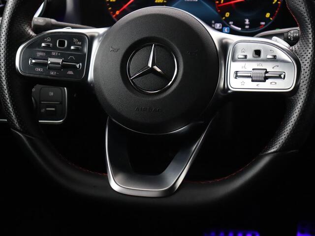 Mercedes-Benz A-KLASSE 200 AMG | Panoramadak | Trekhaak | Carplay | Adaptive cruise | Stoelverwarming | Camera | Leder/Alcantara | Navigatie | Full LED | Sfeerverlichting | Park Assist