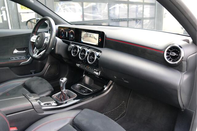 Mercedes-Benz A-KLASSE 160 Premium Plus | AMG-Pakket | Pano | Camera | 19'' | Cruise