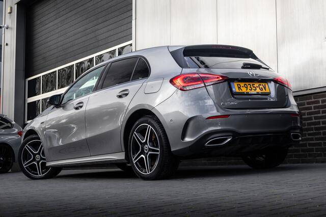 Mercedes-Benz A-KLASSE 250 e 218 pk Business Solution AMG Limited / Wide-screen/ Matrix-Led/ Camera/ Sport-Stoelen/ Stoel.Verw/ Night-Pakket/ 18'' LMV
