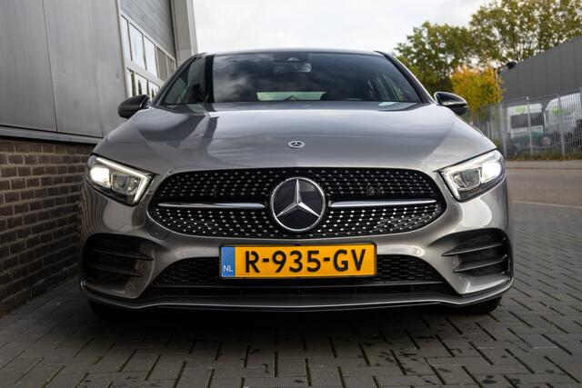 Mercedes-Benz A-KLASSE 250 e 218 pk Business Solution AMG Limited / Wide-screen/ Matrix-Led/ Camera/ Sport-Stoelen/ Stoel.Verw/ Night-Pakket/ 18'' LMV