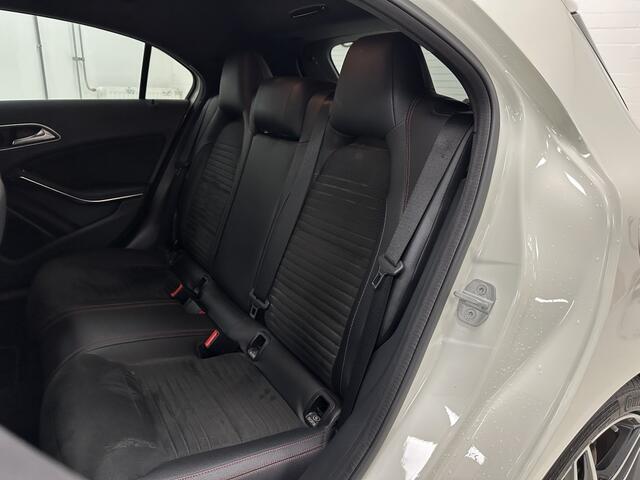 Mercedes-Benz A-KLASSE 160 AMG Night Ed. | Facelift | 18'' | LED Koplampen |