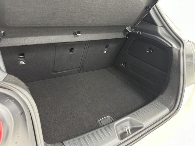 Mercedes-Benz A-KLASSE 160 AMG Night Ed. | Facelift | 18'' | LED Koplampen |