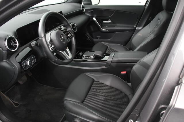 Mercedes-Benz A-KLASSE 200 163pk Automaat Progressive Navigatie Camera Lane Assist Stoelverwarming LED DAB Keyless Go Lichtmetalen Velgen
