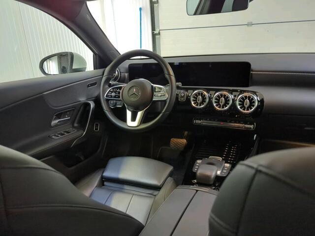 Mercedes-Benz A-KLASSE 180 Luxury Line | Navi | Camera | Trekhaak