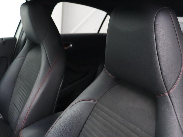 Mercedes-Benz A-KLASSE 160 AMG Night Edition Plus | Origineel NL | Leder/Alcantara | Full LED | Park Assist | Trekhaak | Cruise control | Airco | Sportstoelen | Getint glas | Bluetooth