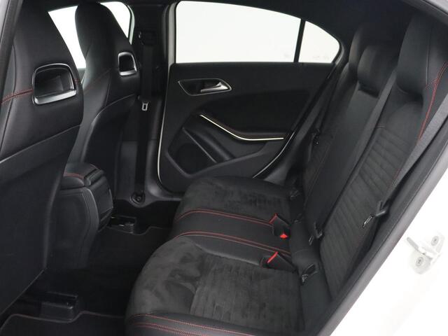 Mercedes-Benz A-KLASSE 160 AMG Night Edition Plus | Origineel NL | Leder/Alcantara | Full LED | Park Assist | Trekhaak | Cruise control | Airco | Sportstoelen | Getint glas | Bluetooth