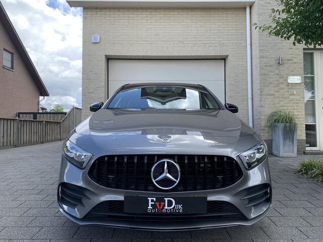 Mercedes-Benz A-KLASSE 180 AMG Aut Panoramadak Nightpakket Widescreen AmbientLight SportLeder Led Camera 18" Pdc