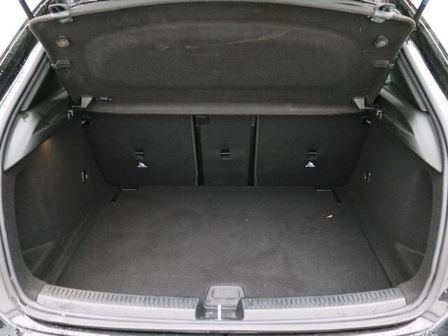 Mercedes-Benz A-KLASSE 180 Business Solution AMG AMG Line | Night Pakket | Panorama Schuif-Kanteldak | Sfeerverlichting | MultiBeam koplampen | Memory Voorstoelen. Inclusief 24 maanden MB Certified garantie voor Europa.